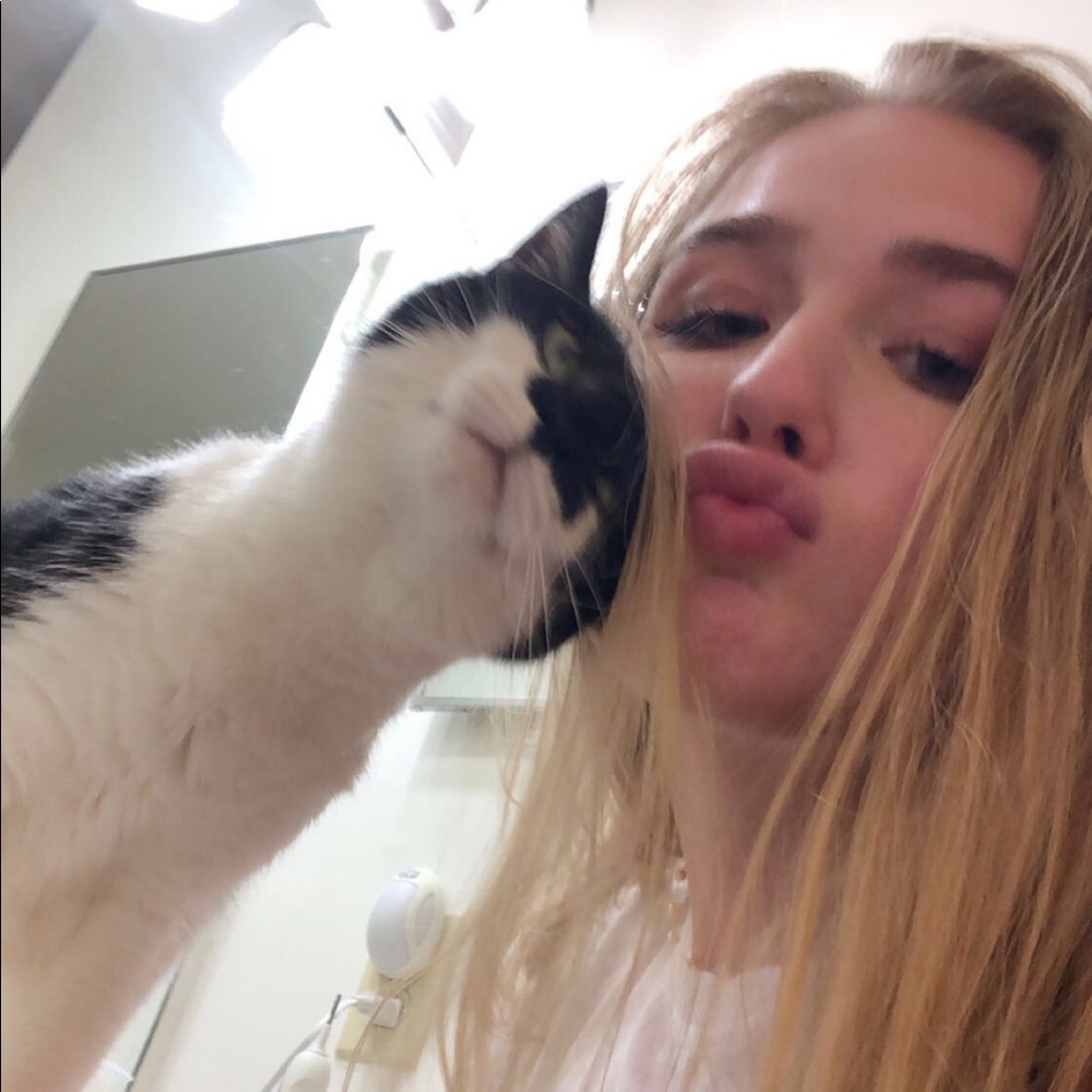 Meet your Posher, Emma